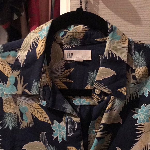 Gap Women’s collared short sleeve button up - Picture 2 of 2